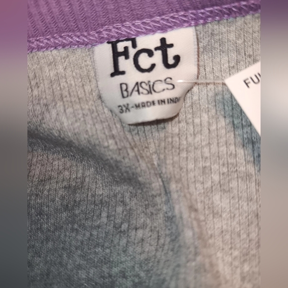FCT Basics Top NWT - Picture 4 of 5